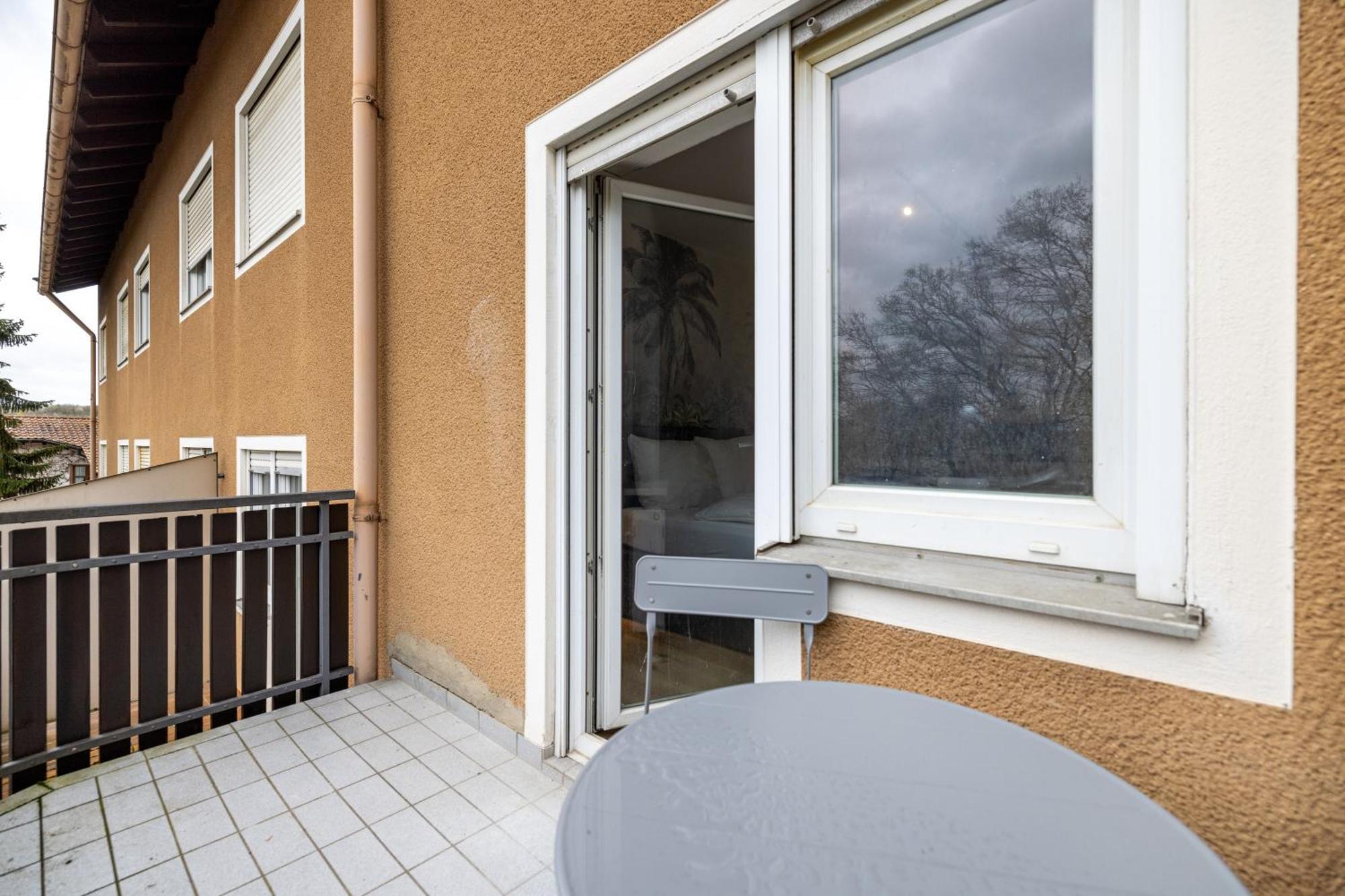 Kleines Apartment Mit Balkon Βίρτσμπουργκ Εξωτερικό φωτογραφία